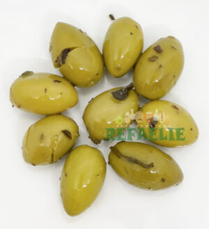olives vertes picholines cassées basilic